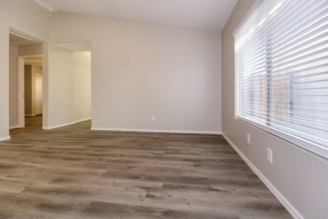 Building Photo - 4403 N 112th Ave