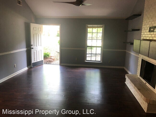 Building Photo - 3 br, 2 bath House - 906 Crawford Circle