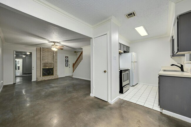 Foto del edificio - 8400 Jamestown Dr
