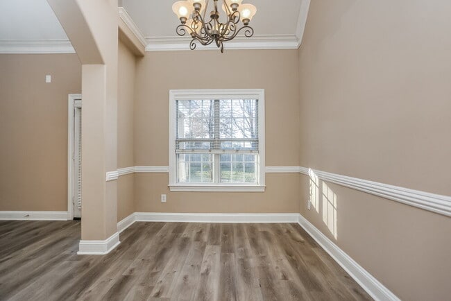 Building Photo - 3045 Roseleigh Dr