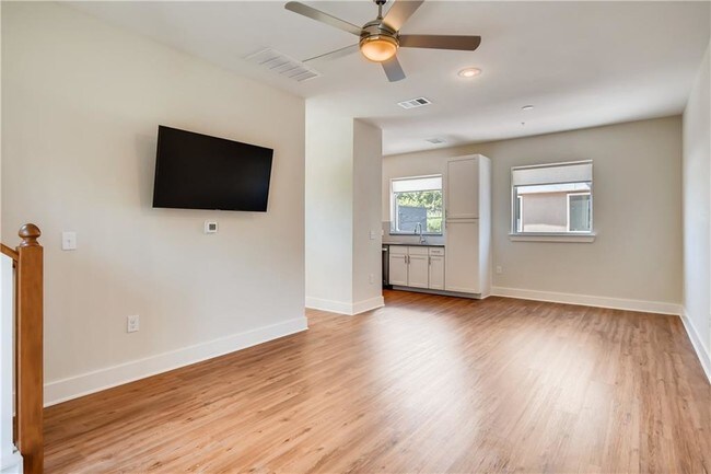 Foto del edificio - 2827 Manor Rd