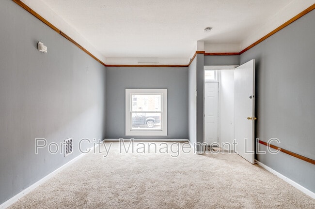 Building Photo - 320 S Newkirk St