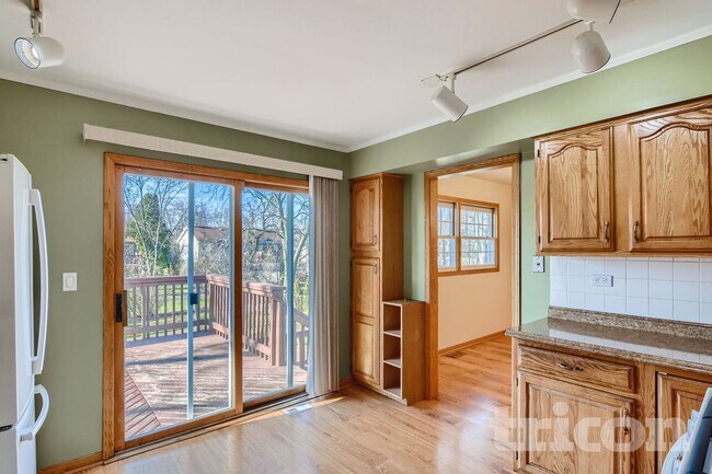 Foto del edificio - 1045 Brush Hill Ln