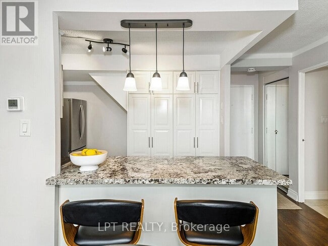 Building Photo - 1300 Marlborough Ct