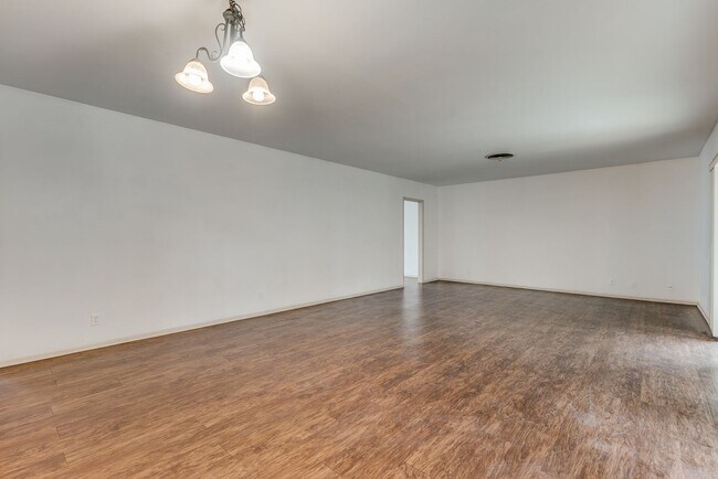 Building Photo - Nice 2 bedroom located in Oak Park of Alamo Heights
