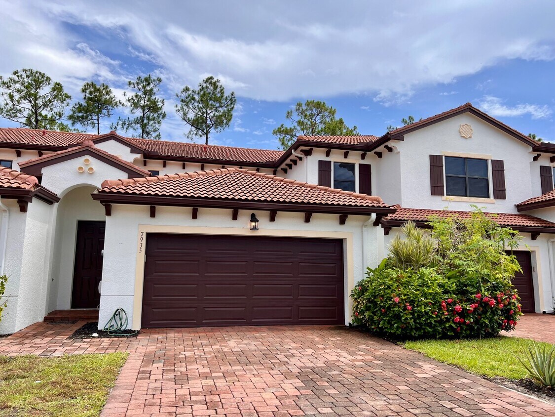 Foto principal - 7935 Bristol Cir