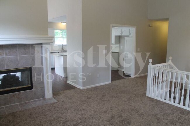 Foto del edificio - 619 N Crest Dr