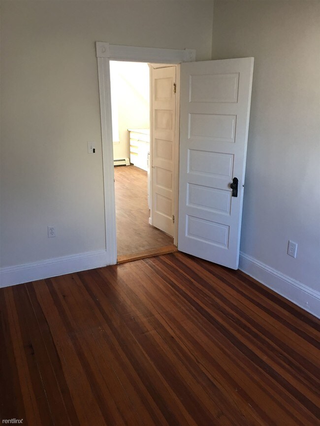 87 Maynard St, Pawtucket, RI 02860 Condo for Rent in Pawtucket, RI