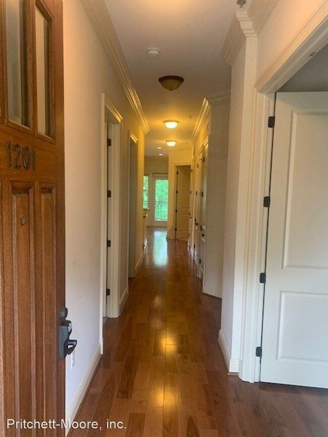Building Photo - 3 br, 2 bath House - 1650 Jack Warner Pkwy...