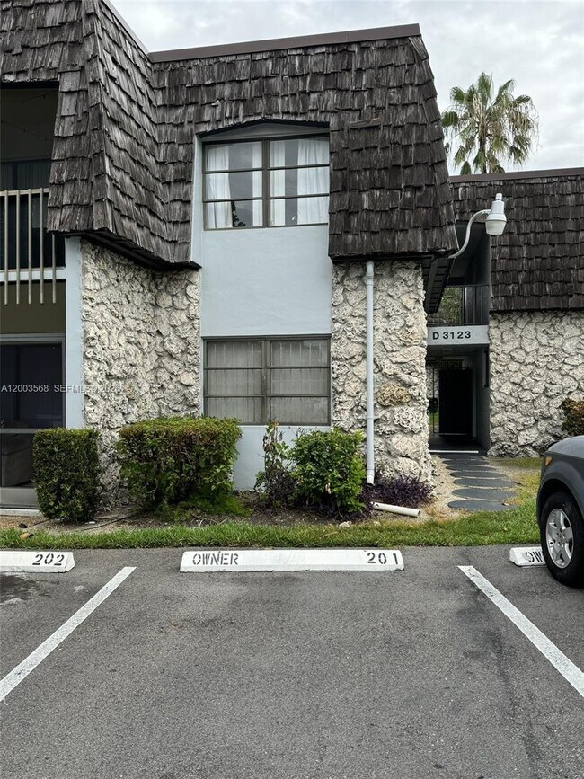 Foto del edificio - 3123 Oakland Shores Dr