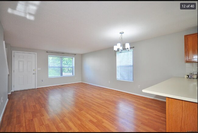 Foto del edificio - 28 Meadowrue Dr