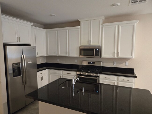 Building Photo - Madori Vistas Southwest Townhome