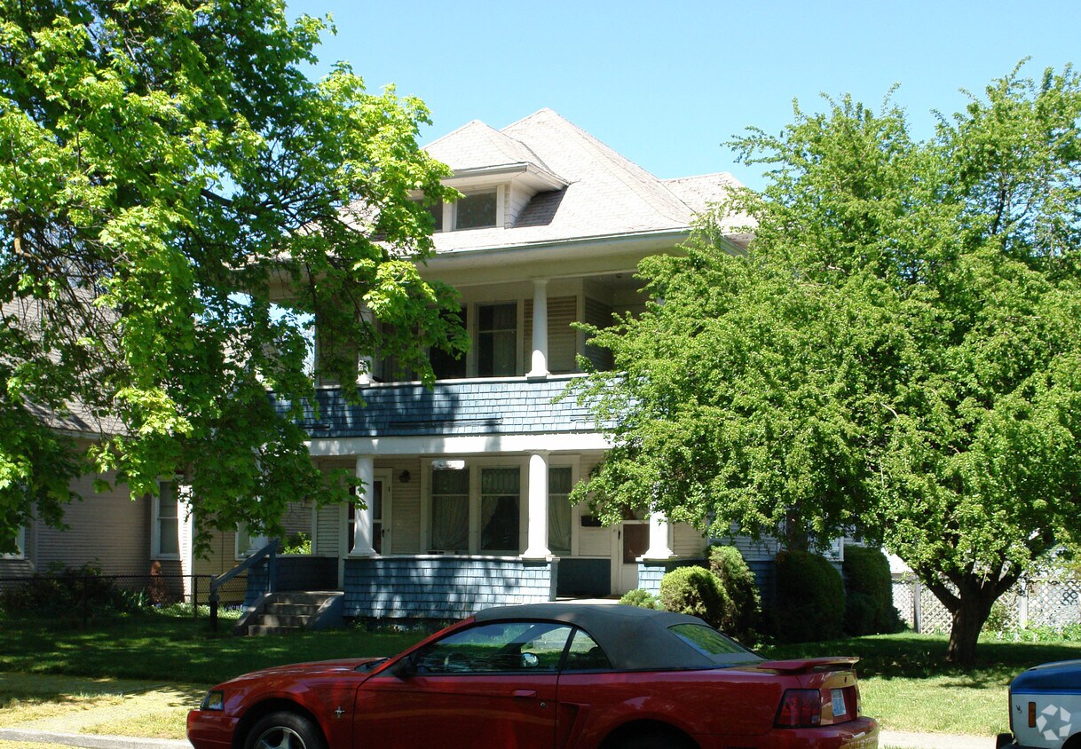 Primary Photo - 1222 W Augusta Ave