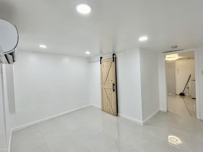 Building Photo - 2 br, 1 bath House - 920 Southwest 29th Wa...
