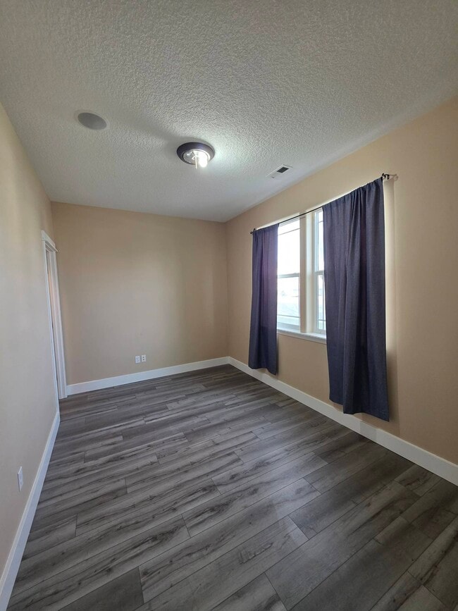 Building Photo - 4916 Laredo Dr