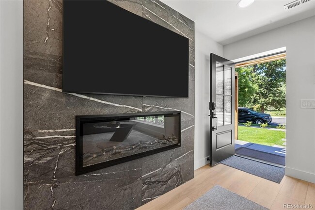 Building Photo - 550 S Franklin St