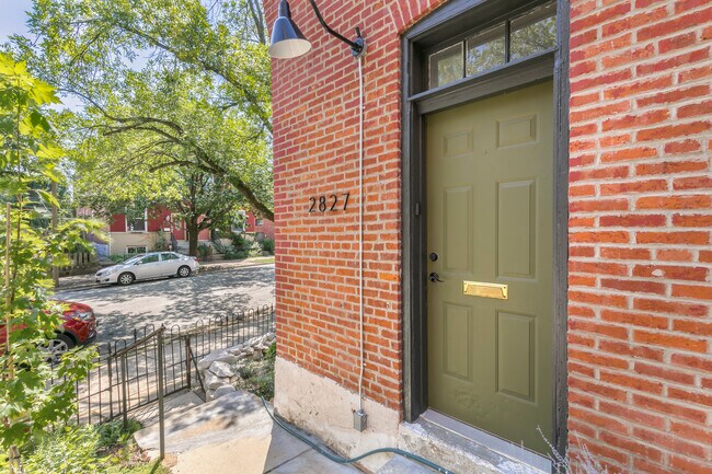 Foto del edificio - 2827 McNair Ave