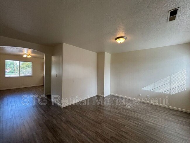Building Photo - 154 E 100 N