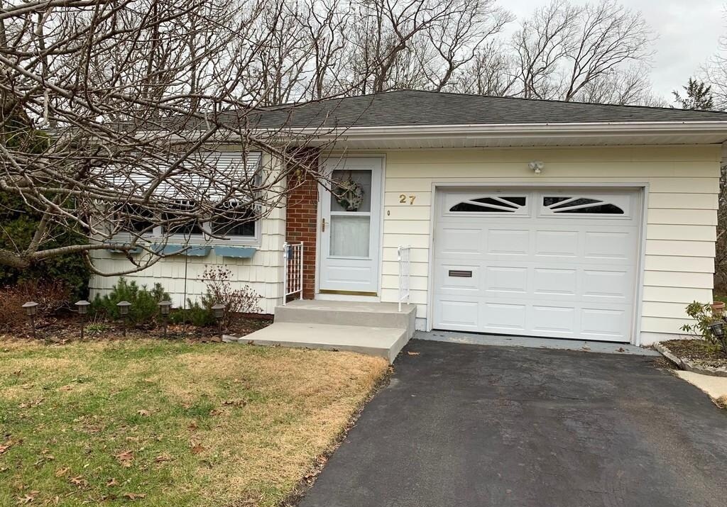 Foto principal - 27 Buttercup Ct