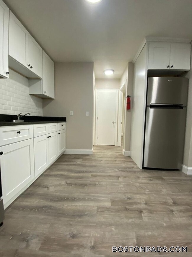 Building Photo - 24 Waugh St