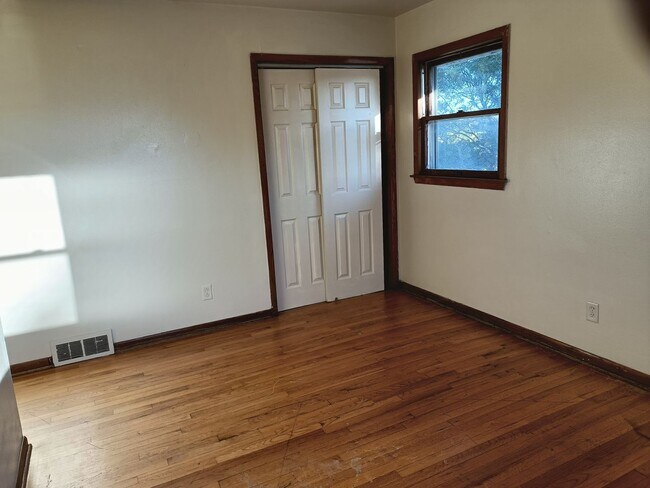 Foto del edificio - 7308-7312 W Mill Rd