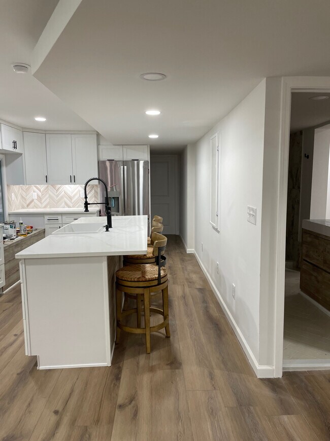 Foto del edificio - Room in Apartment on Wynfair Dr