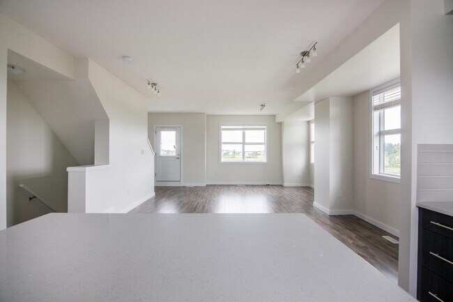 Building Photo - 655-655 Watt Blvd SW