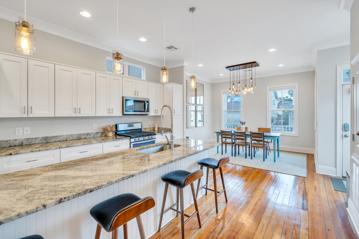 Open kitchen and dinning room - 500 S Genois St