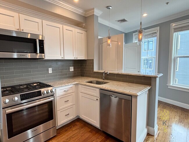 Foto del edificio - 38-42 Hyde Park Ave. Unit 5