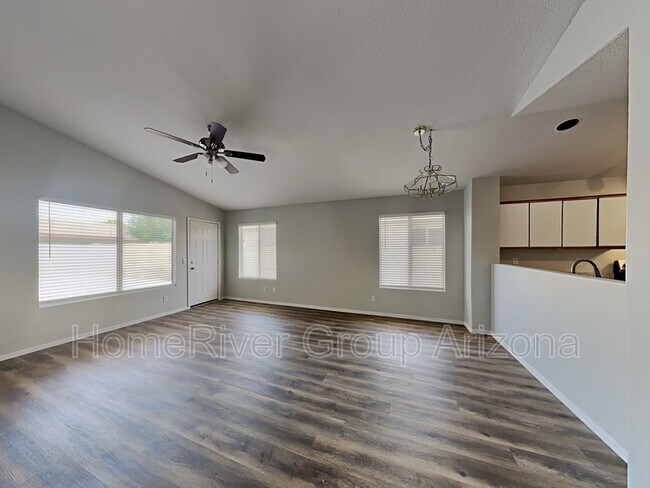 Foto del edificio - 8942 W Holly St