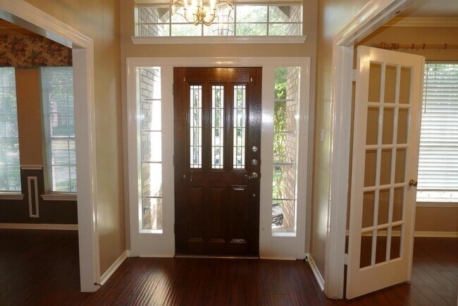 Foto del edificio - 16714 Rustic Colony Dr