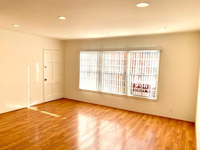 Building Photo - 1006 1/2 N Verdugo Rd