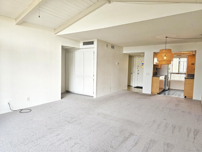 Building Photo - 1415 N Sunrise Way