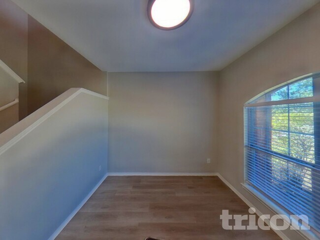 Building Photo - 521 Sandy Ln