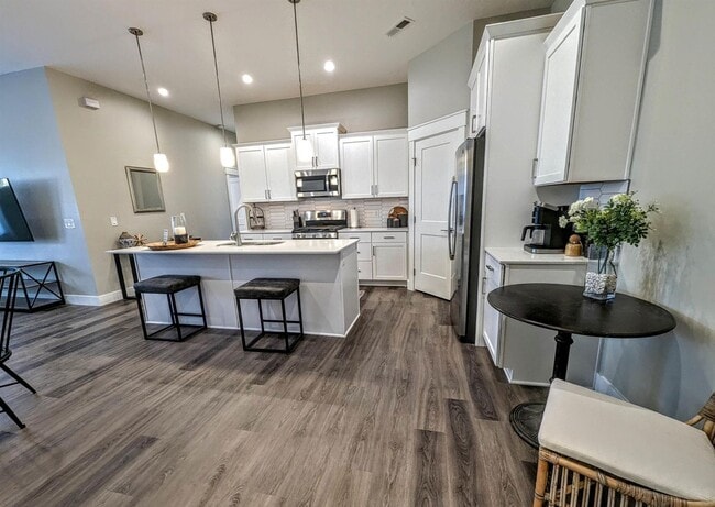 Building Photo - Low-Maintenance Luxury on One Level - new home Star, ID