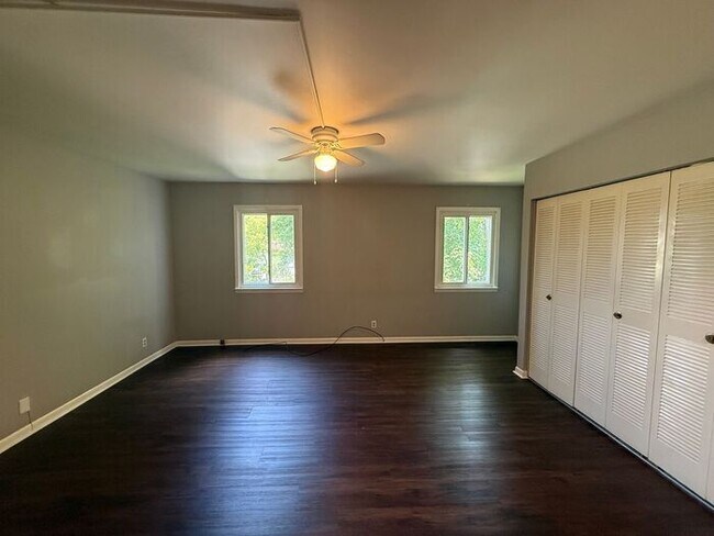 Foto del edificio - FOR RENT - 3 Bedroom Condo in Green Hills