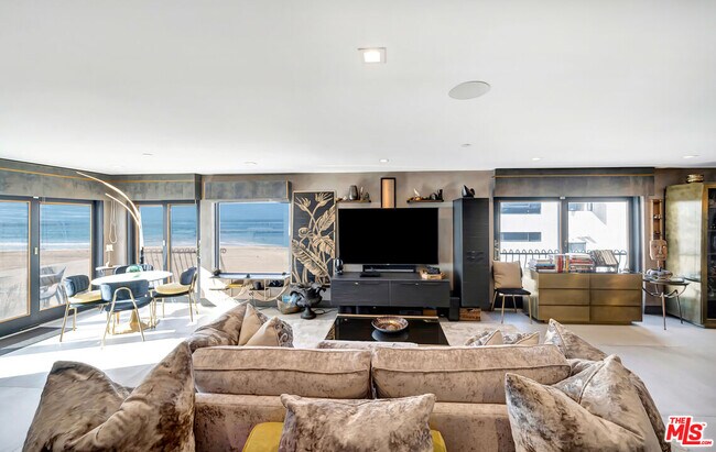 Foto del edificio - 6309 Ocean Front Walk