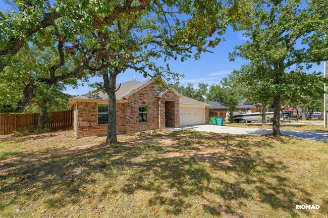 Building Photo - 205 Shady Oaks Dr