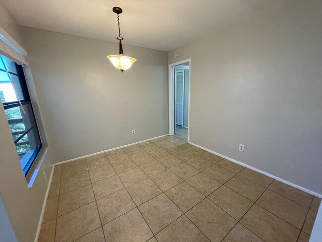 Foto del edificio - ANNUAL RENTAL - 1 BED / 1 BATH AT LAKEWOOD