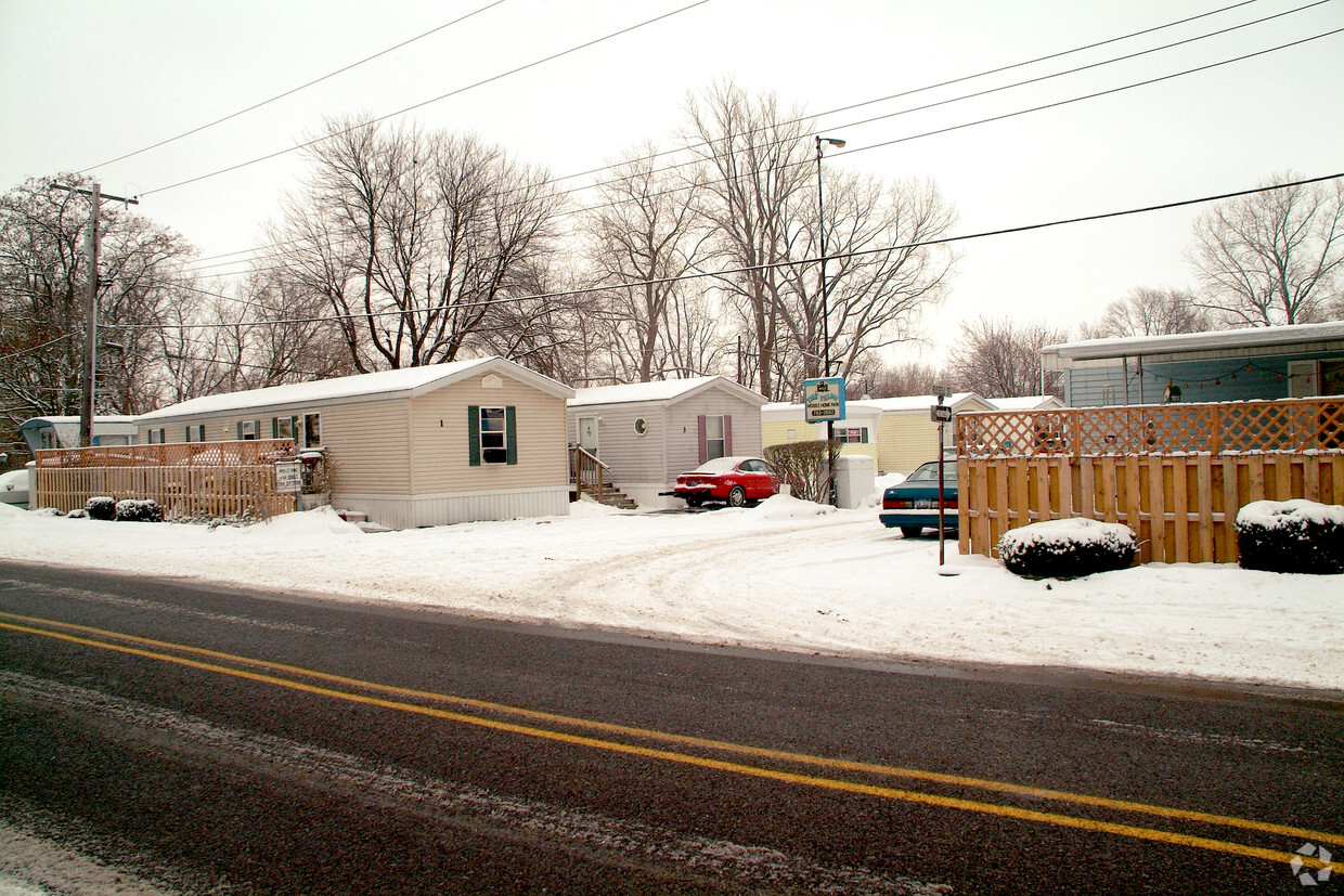 Foto del edificio - Tiny Village Mobile Home Park