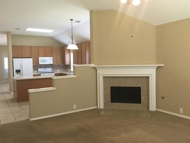 Foto del edificio - 5018 Beechknoll Ln