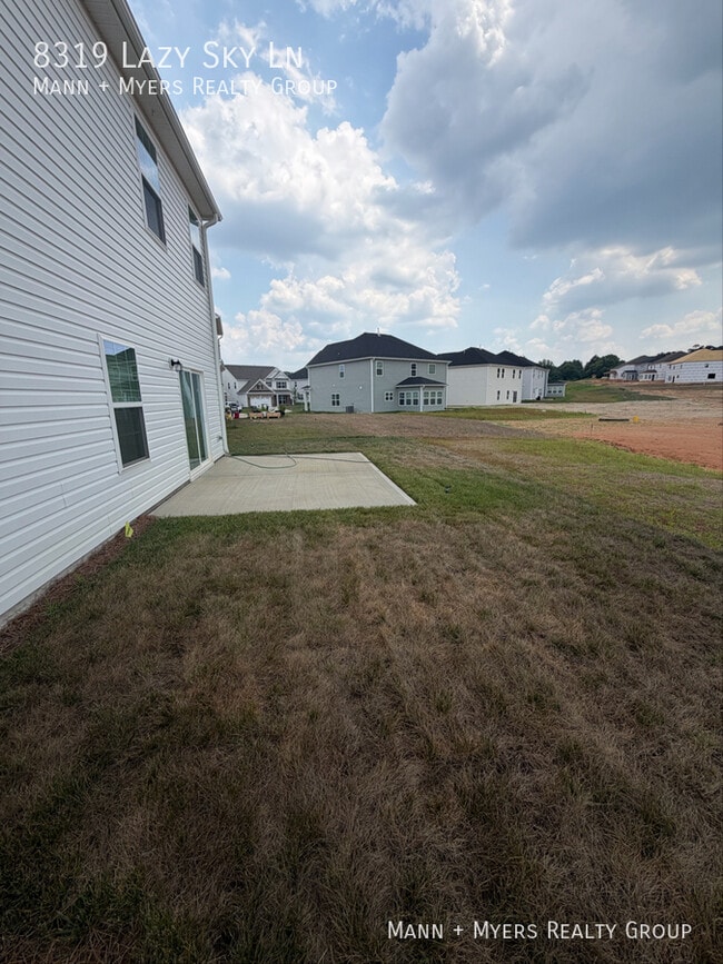Building Photo - 8319 Lazy Sky Ln