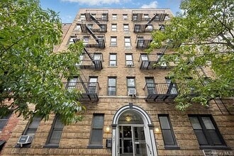 Building Photo - 221 E 76th St