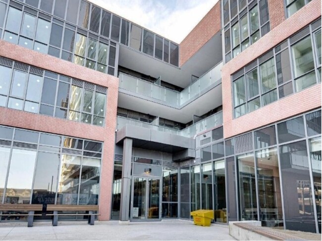Photo du bâtiment - 2545-2545 Simcoe St N