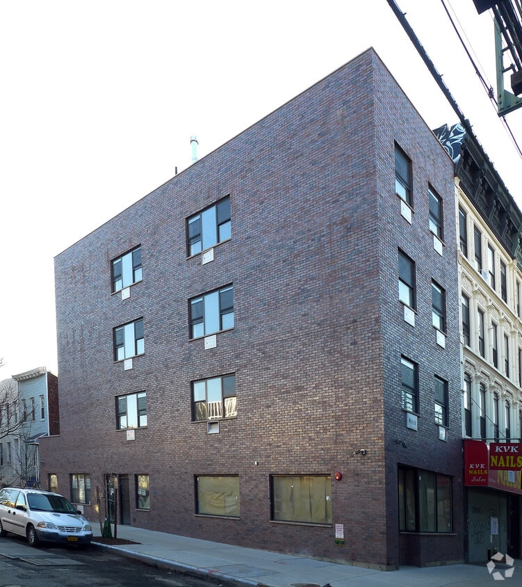 Primary Photo - 1223 Broadway
