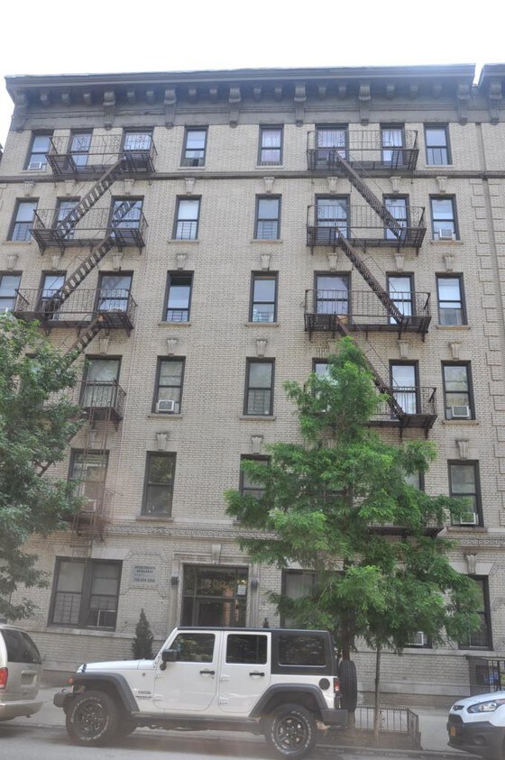 Primary Photo - 200 Bradhurst Ave