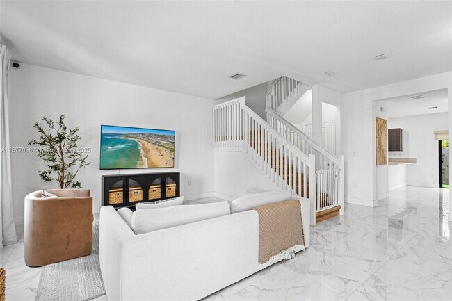 Foto del edificio - 374 NE 214th St