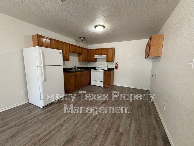 Building Photo - 404 N Anglin St