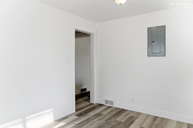 Foto del edificio - 472 E Center St