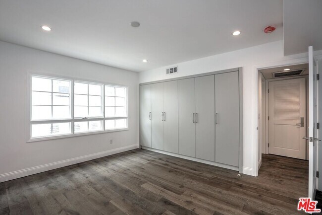Building Photo - 1109 Alta Loma Rd